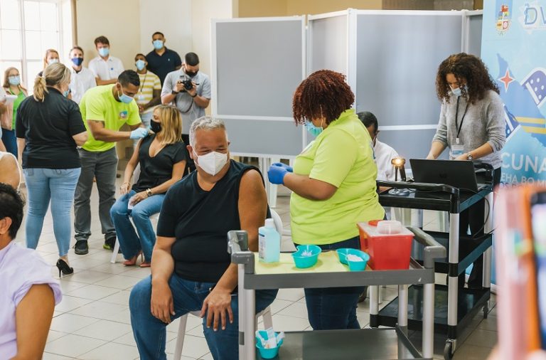 COVID-19 immunization drive underway Aruba; PM wants all adults to take the vaccine