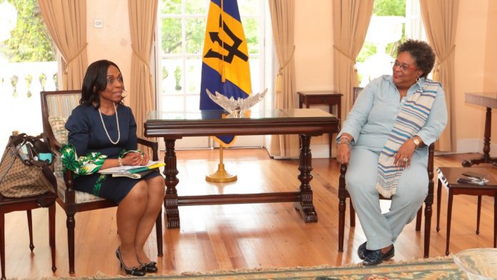 a97a4466d389ce3139cdf5f303c4a8a4pm_mia_mottley_and_kanayo_awai-696x392