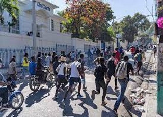 Haiti-attack-police