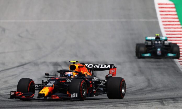 MOTOR RACING-Mercedes looking to fight back next year, Wolff says