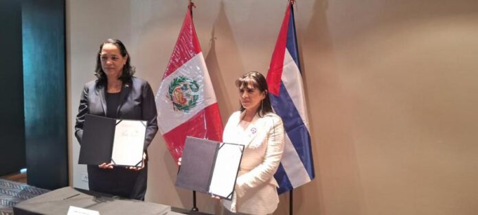 Cuban and Peruvian officials sign tourism cooperation MOU