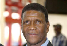 CRICKET-Rowe: West Indies can lift T20 World Cup title West Indies batting coach Floyd Reifer speaks with Nicholas Pooran and Rovman Powell during training session as team prepares for T20 World Cup Super Eights stage in Mumbai