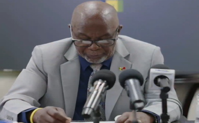 Leacock-news-conference RSS chairman speaking about US refugee policy on Caribbean