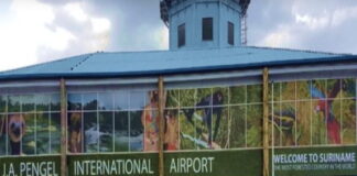 SURINAME-Air traffic controllers back on the job. Air traffic controllers at work in Suriname control tower monitors